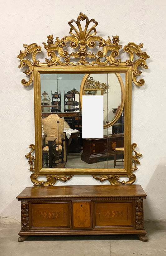 Specchiera lignea foglia oro. Marche metà XVIII secolo