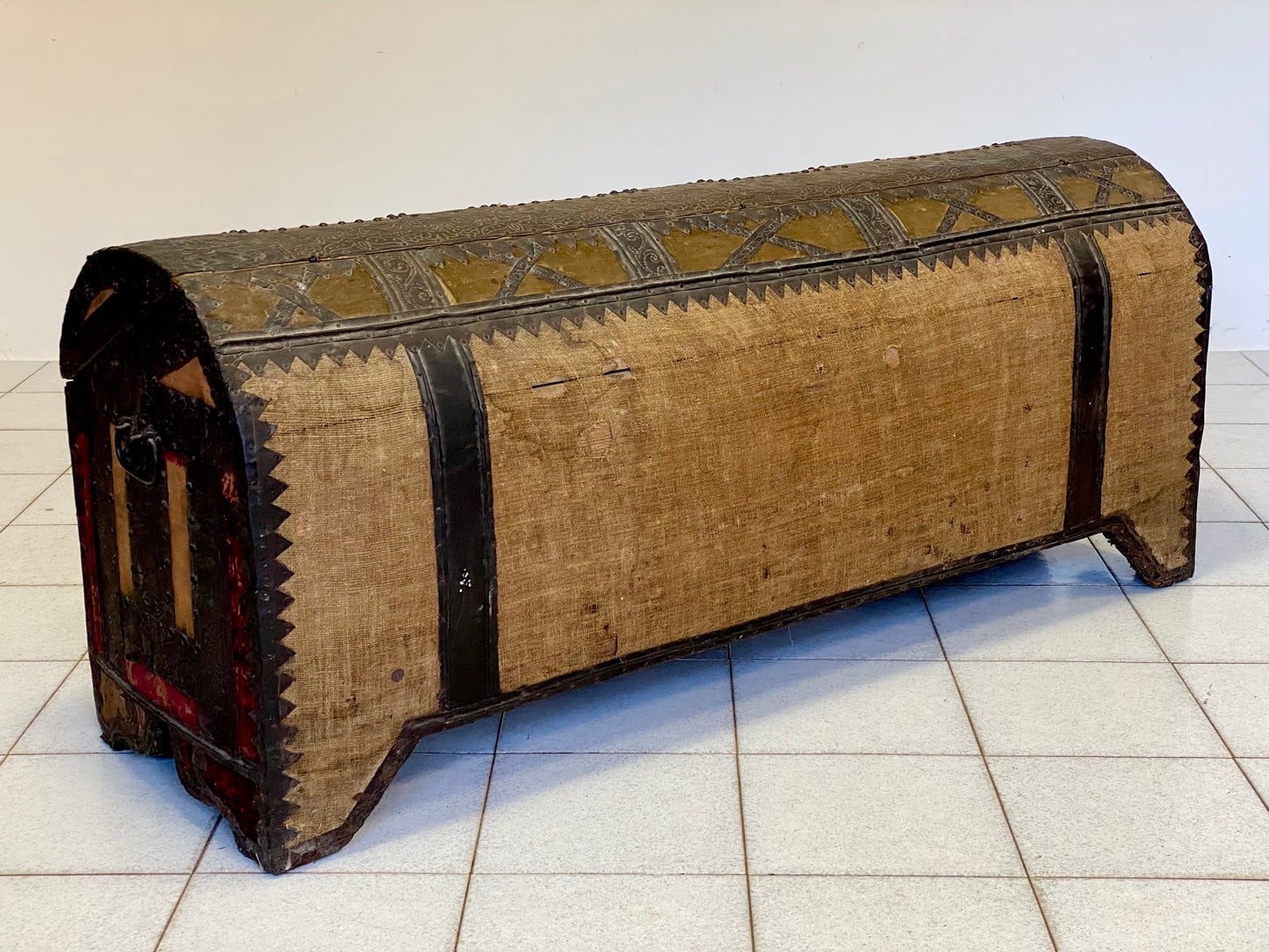 Chest covered in embossed sheet metal and velvet panels. Venice 16th century