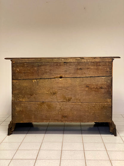 Cassettone Emiliano bolognese in noce fine XVII secolo