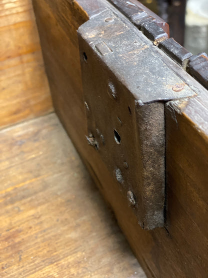 Lombard walnut chest of drawers. Brescia 17th century