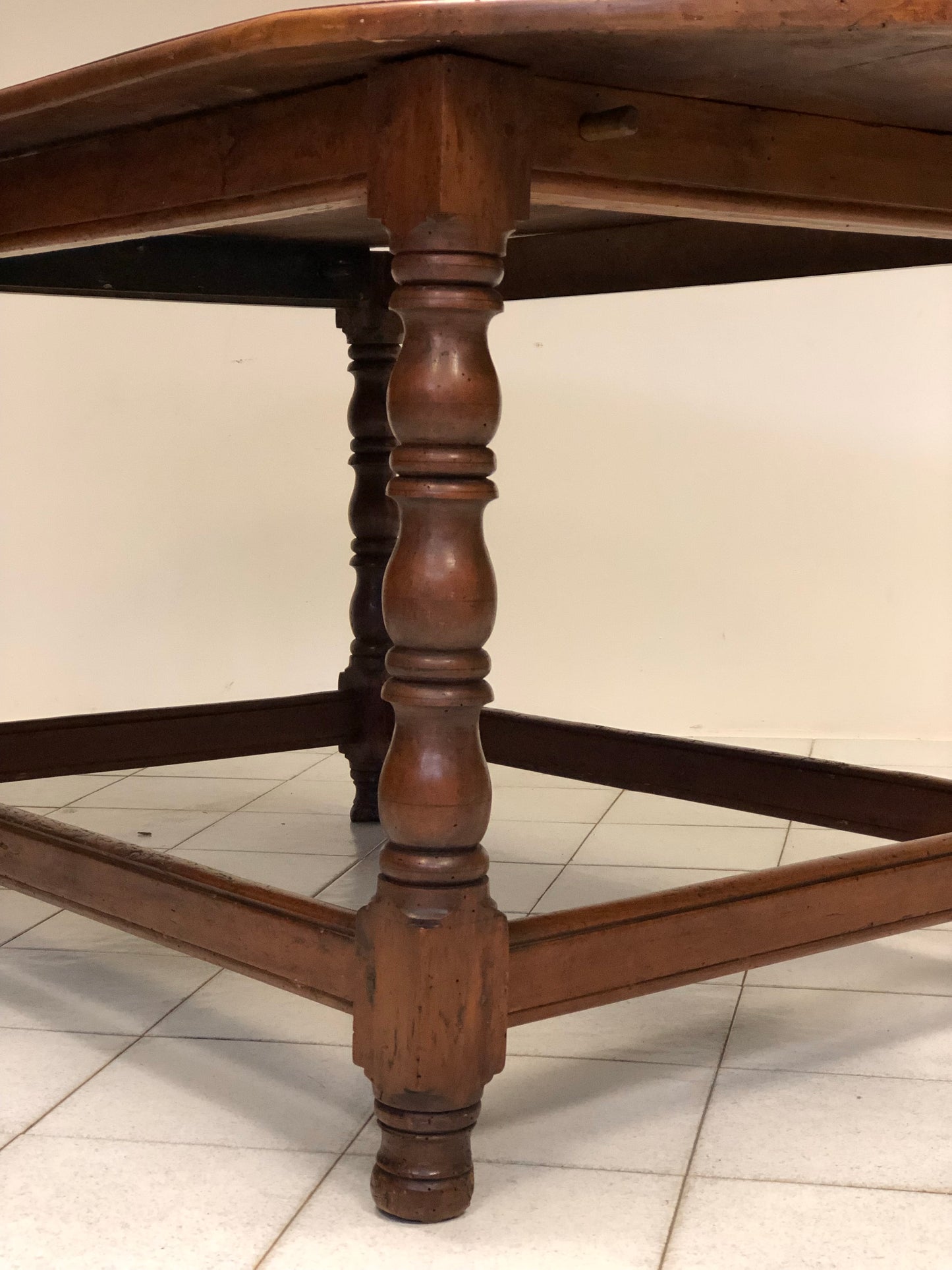 Walnut reel table. Emilia 18th century