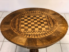 Tavolino di Rolo intarsiato con cassetto . Diametro 71 cm