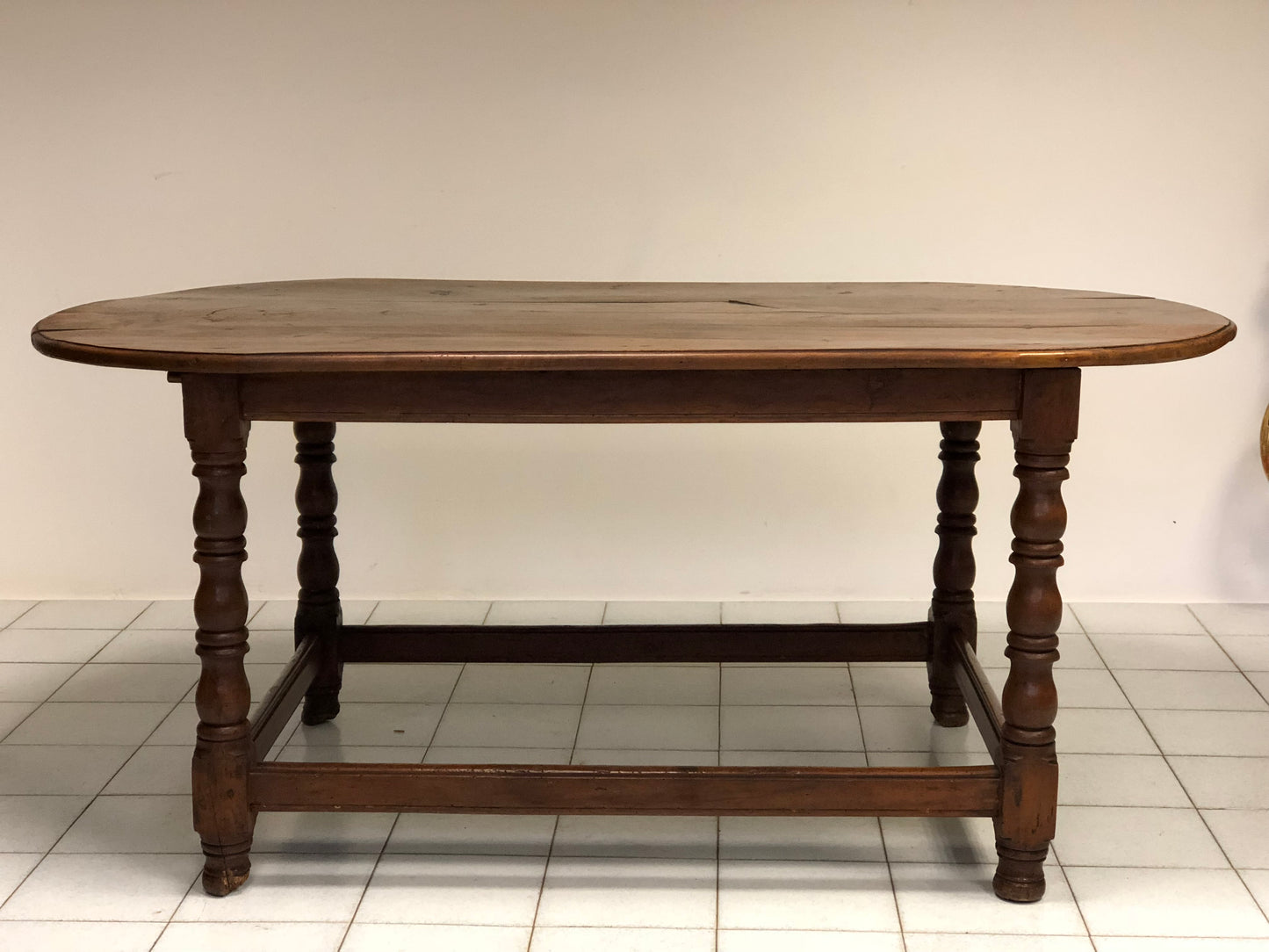 Walnut reel table. Emilia 18th century