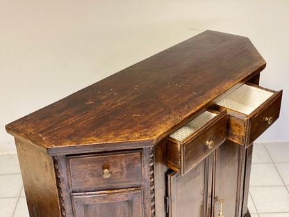 Credenza scantonata veneta .verona metà XVIII secolo