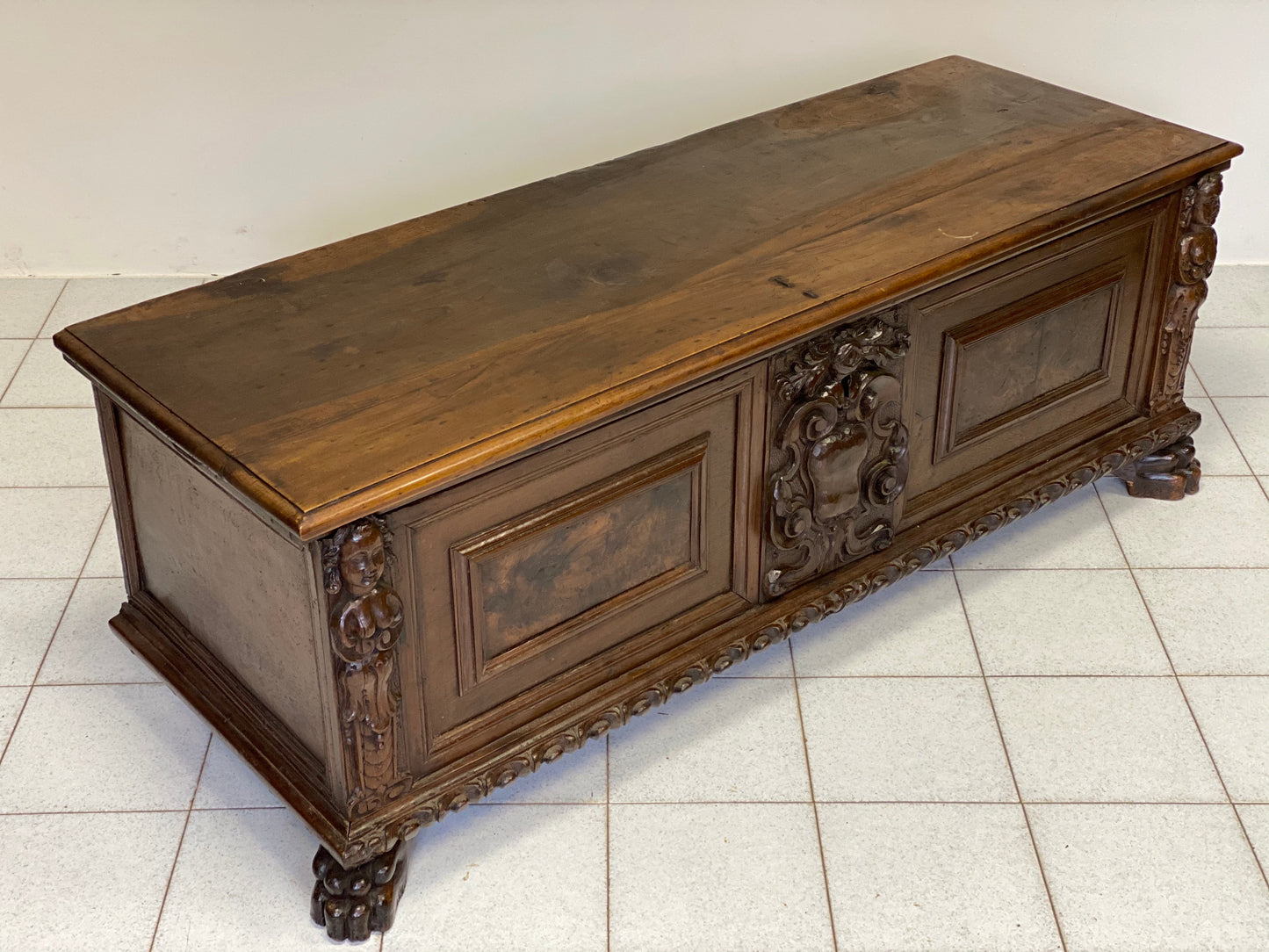 Chest carved in Lombard walnut from Brescia. Early 17th century