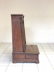 Inginocchiatoio in noce Emiliano bolognese . XVII secolo