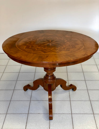 Inlaid Rolo table. 110 cm diameter