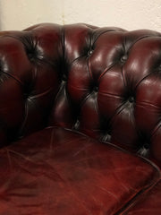 Divano chesterfield cuoio tre posti . Inghilterra anni 70