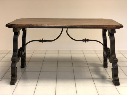 Tavolo fratino in noce con gambe a lira