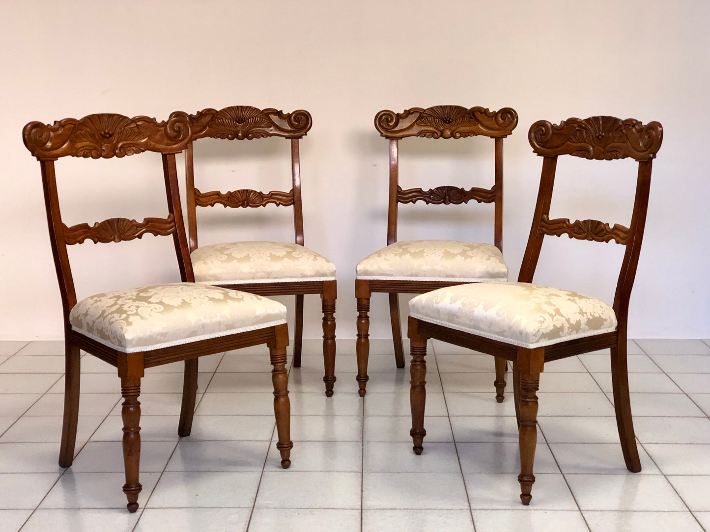 Group of chairs in walnut Carlo X Piedmont