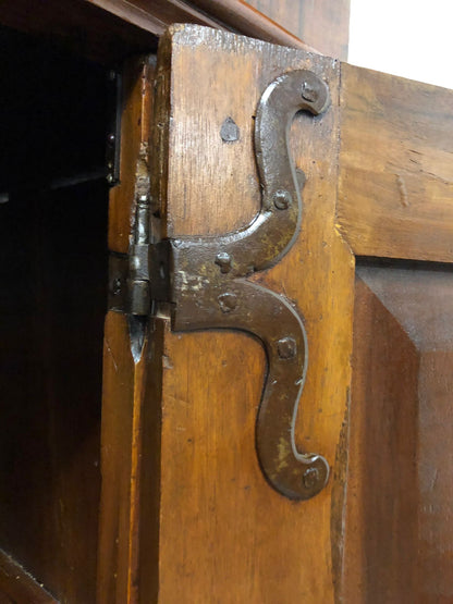 Lombard walnut wardrobe. Early 18th century