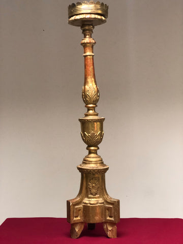 Candeliere in legno intagliato e dorato in foglia oro Lombardia primi 700
