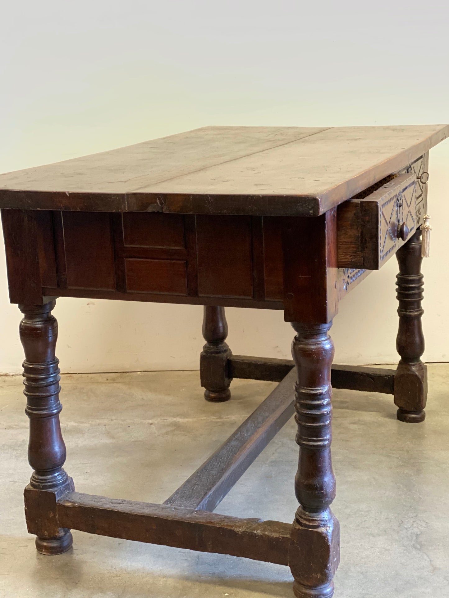 Walnut reel table. 17th century
