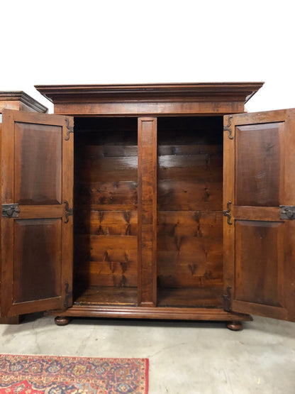 Lombard walnut wardrobe. Early 18th century