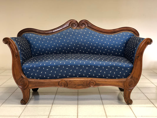 Lombard boat-shaped sofa in walnut