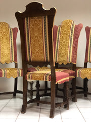 Gruppo di sei sedie a rocchetto in noce . Lombardia XVIII secolo