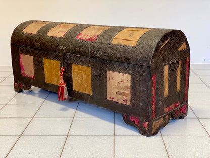 Chest covered in embossed sheet metal and velvet panels. Venice 16th century