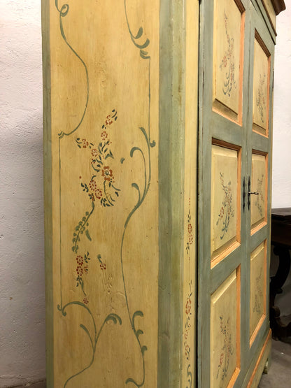 Lacquered and painted wardrobe. Early 19th century