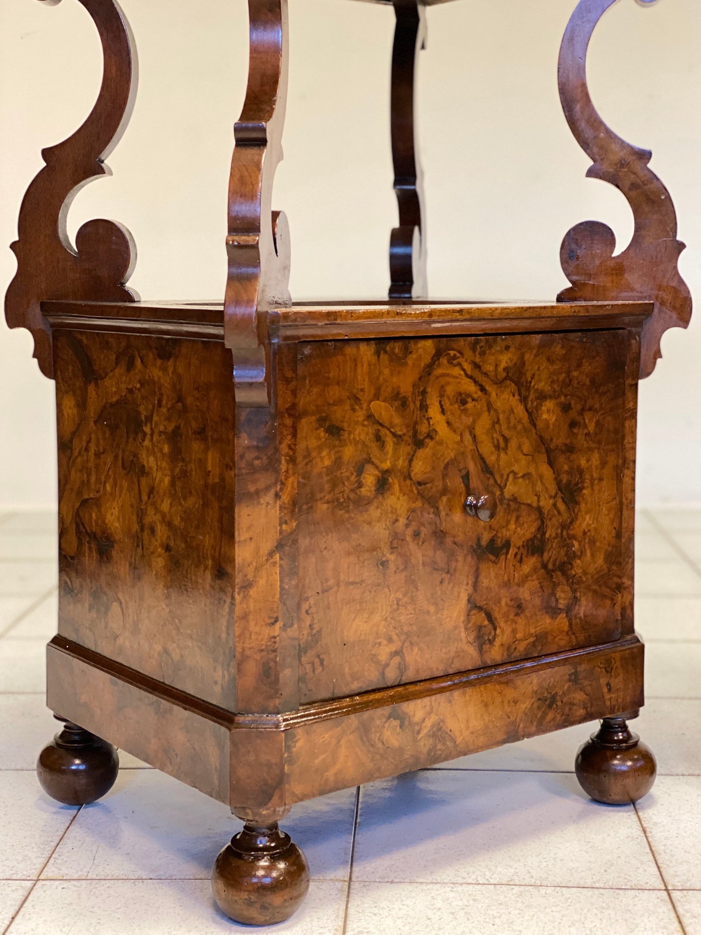 Pair of Lombardi Carlo X rooted centerpiece nightstands