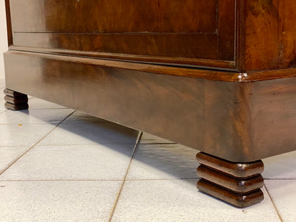 Charles X chest of drawers in mahogany feather. 19th century (restored)