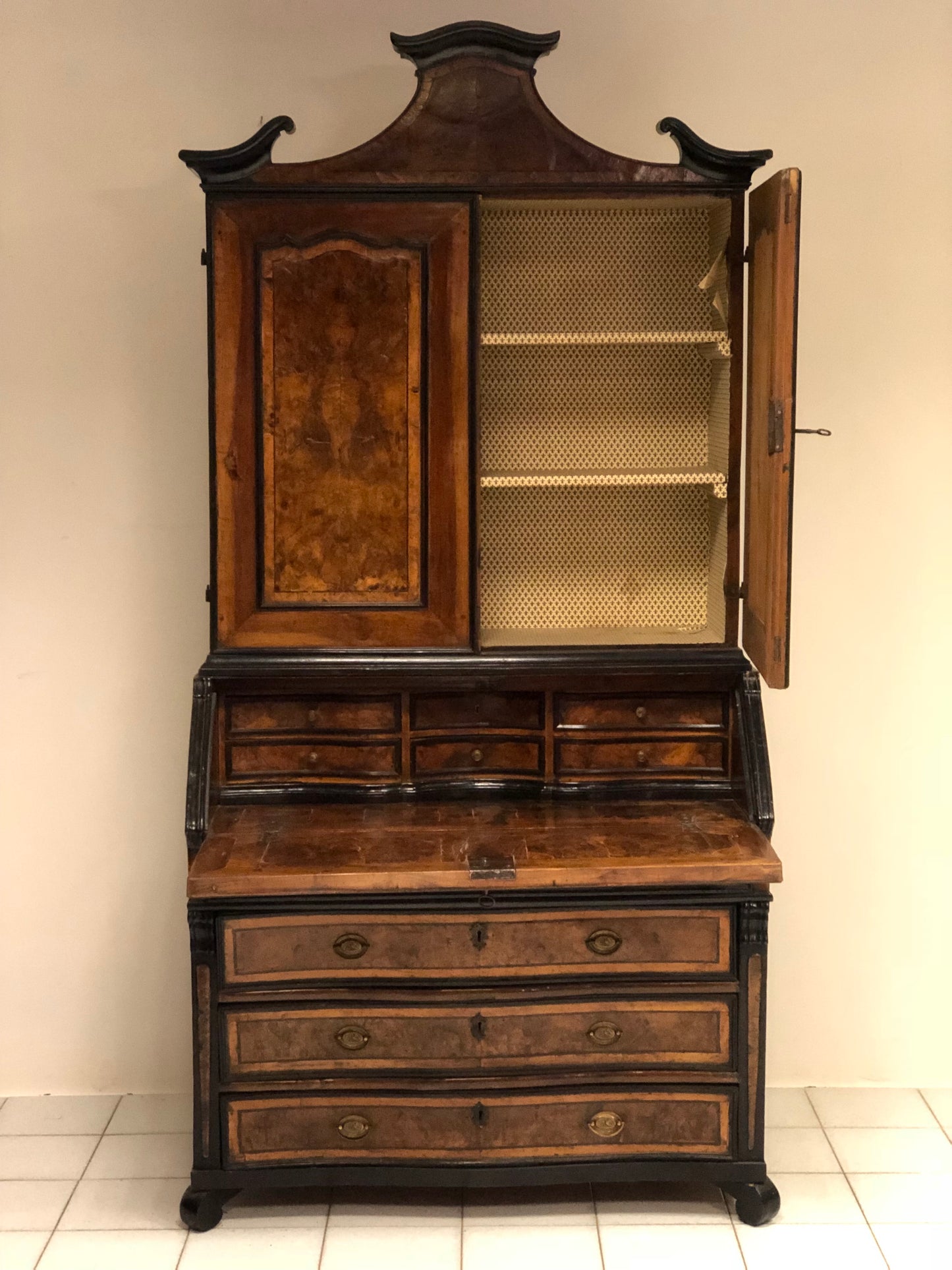 Trumeau moved on the front Lombardy Louis XV root. Early 18th century