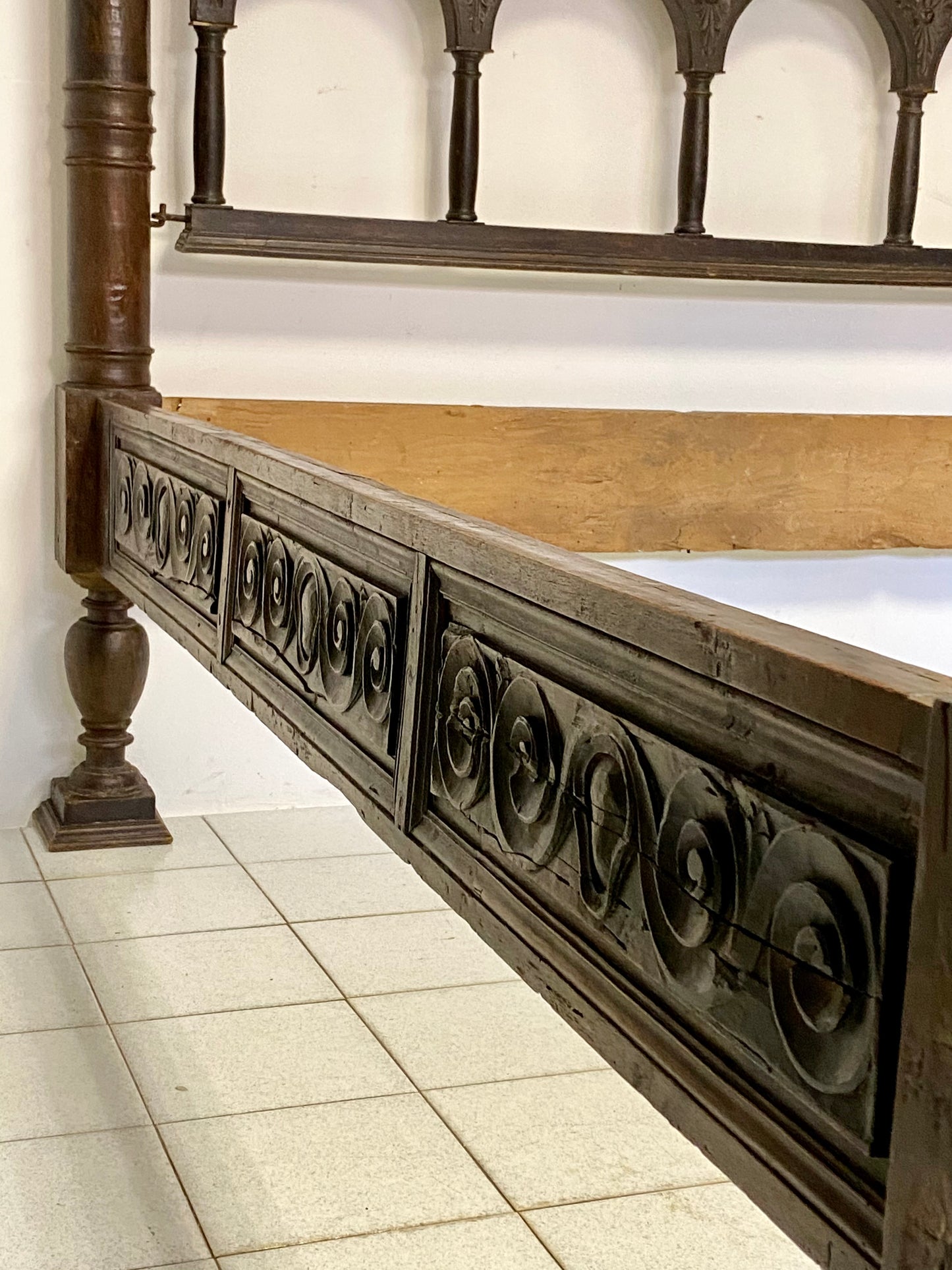 Double walnut bed. 17th century