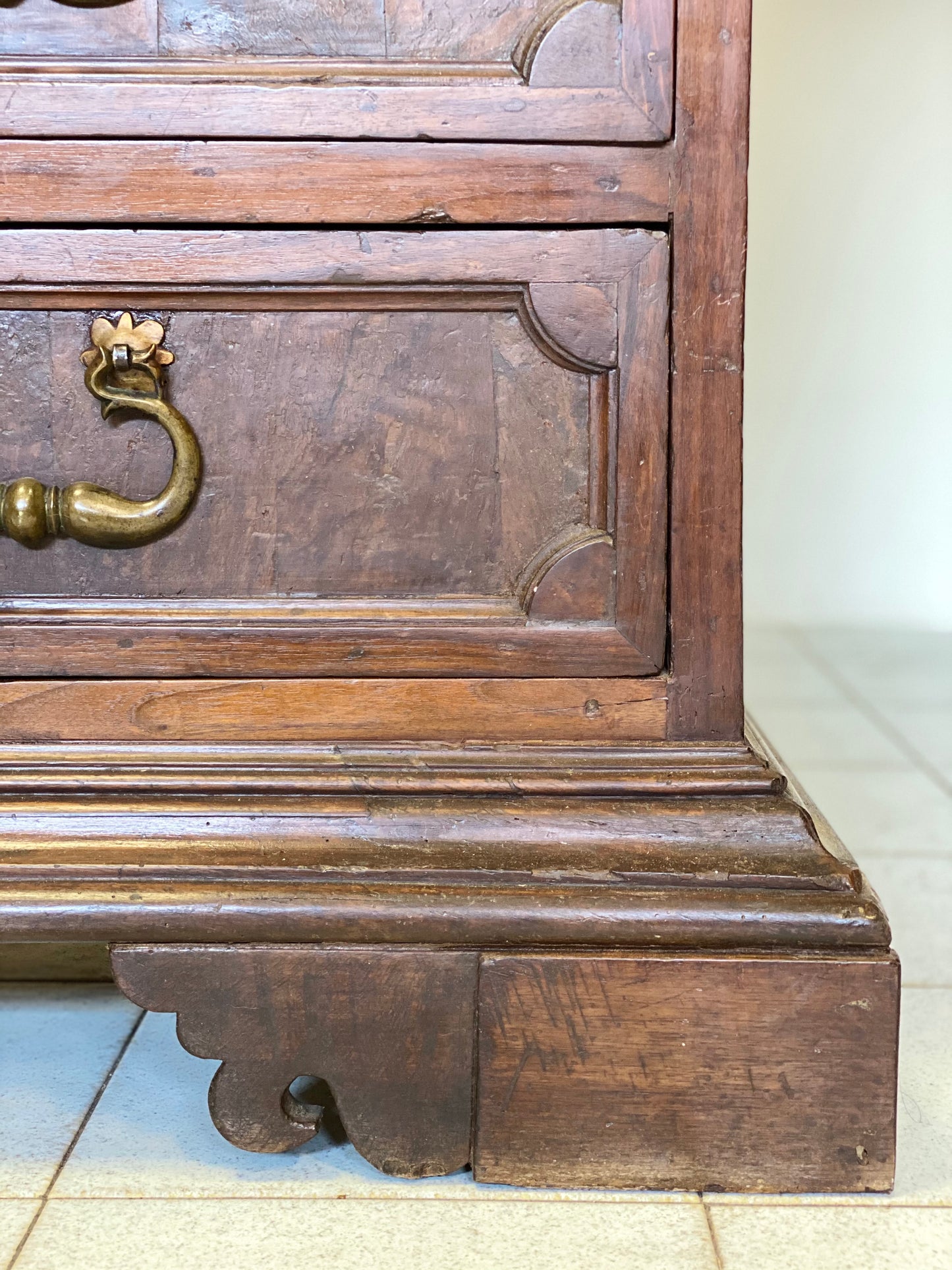 Louis XIV Reggio chest of drawers. Emilia, mid-17th century