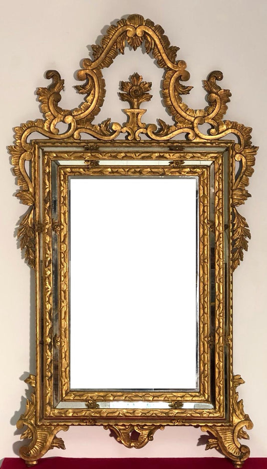 Specchiera in legno intagliato e dorato. Venezia XIX secolo