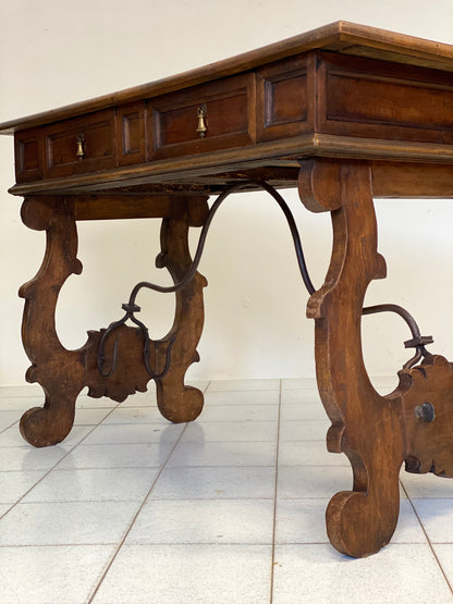 Walnut refectory writing table. Tuscany 18th century