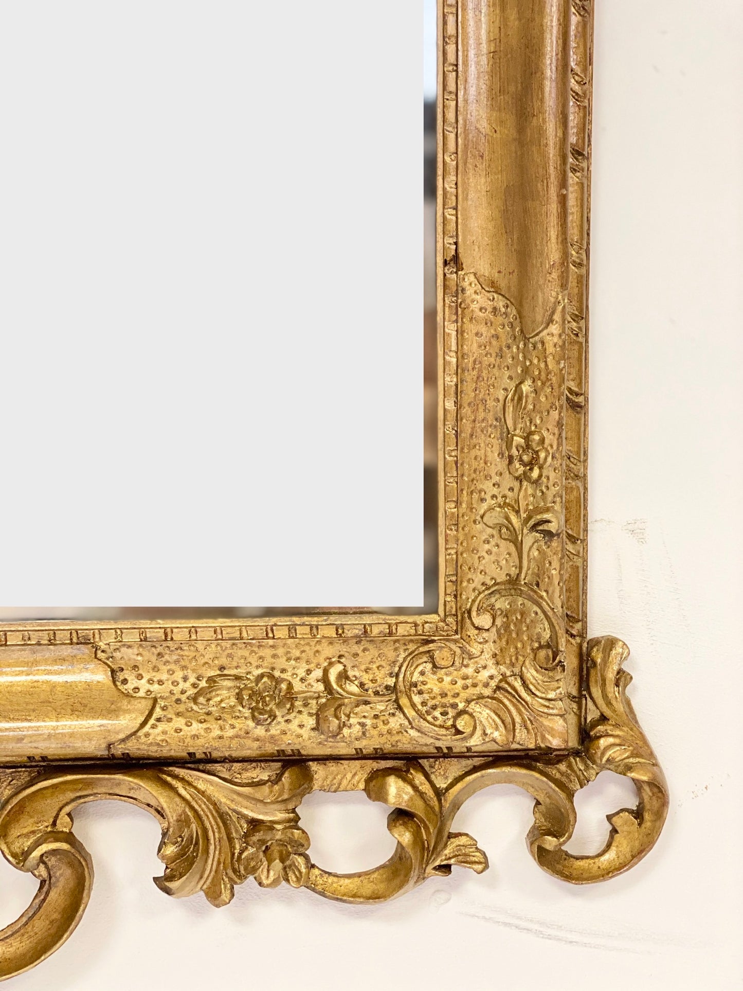 Venetian mirror in carved gilded wood. Late 19th century