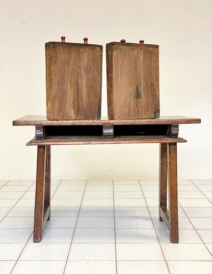 Walnut trestle table. Spain 17th century