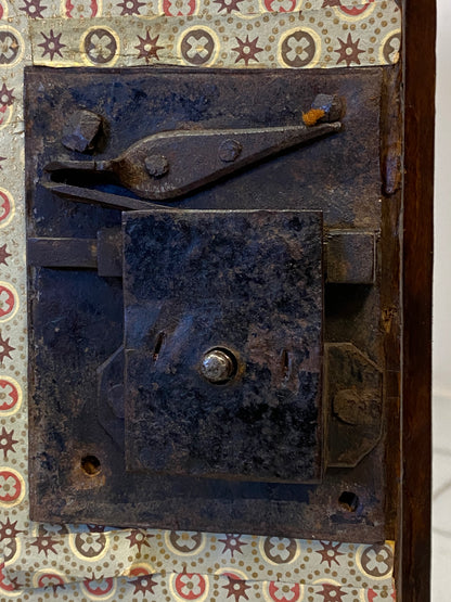 Inginocchiatoio Luigi XIV lombardo in noce e radica . XVII secolo