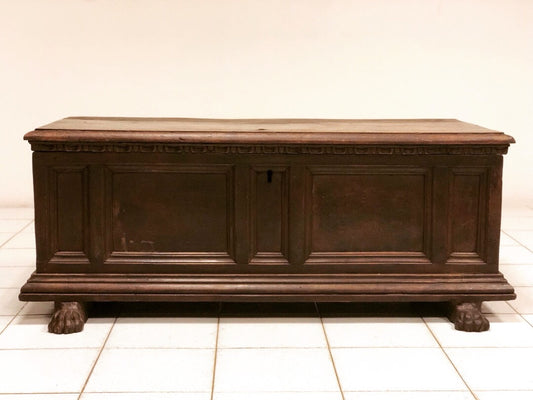 Walnut chest. Lombardy 16th century