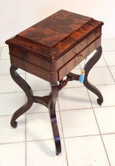 Tavolino da lavoro . XIX secolo ( restaurato)