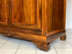 Credenza in noce metà XIX secolo .