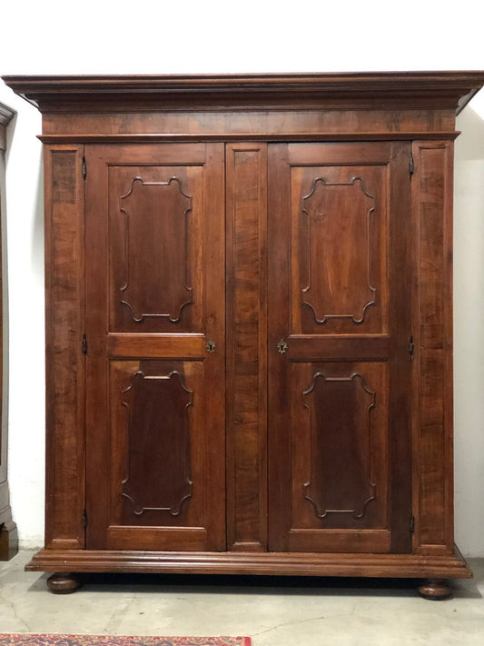 Lombard walnut wardrobe. Early 18th century