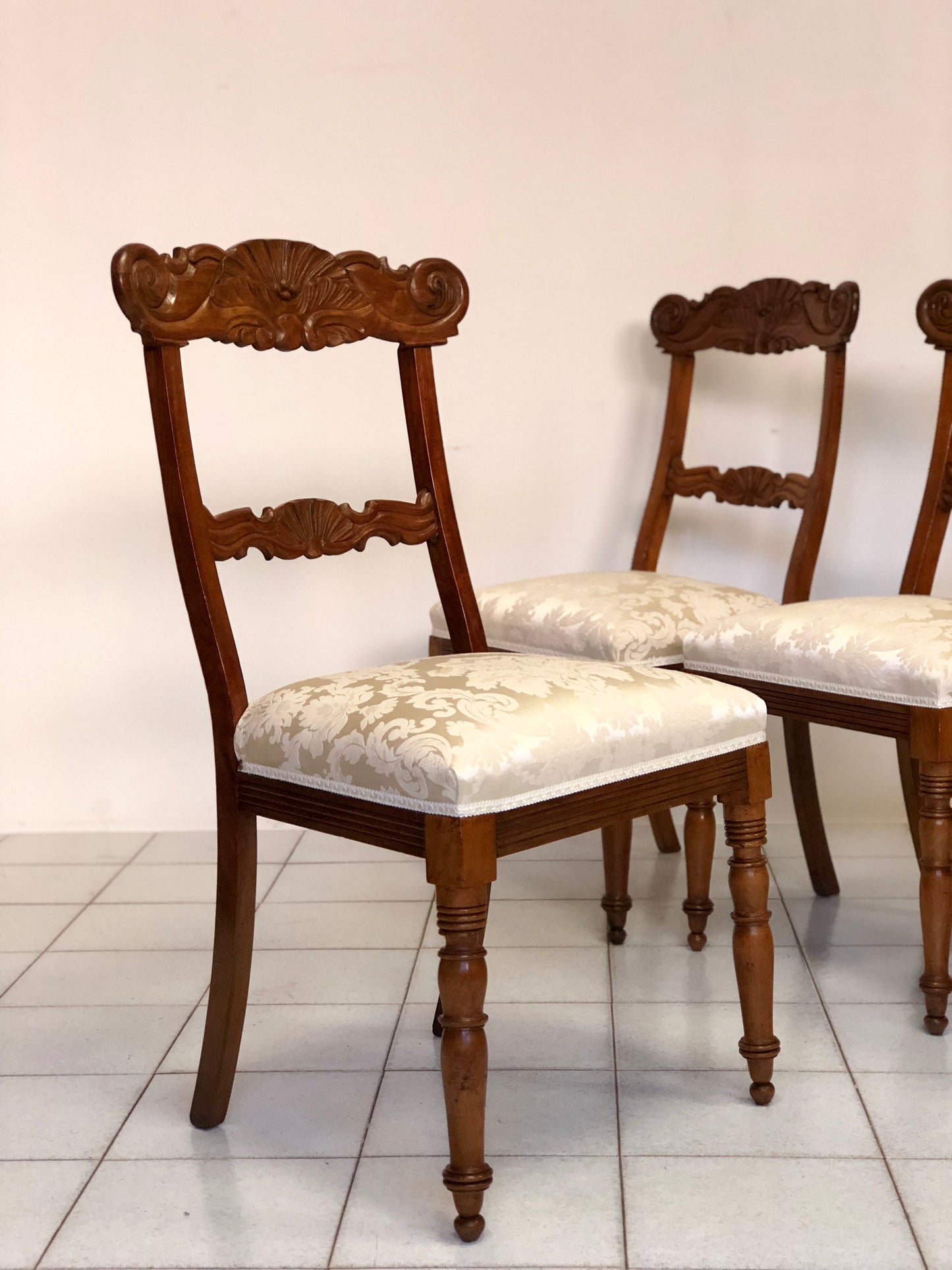 Group of chairs in walnut Carlo X Piedmont