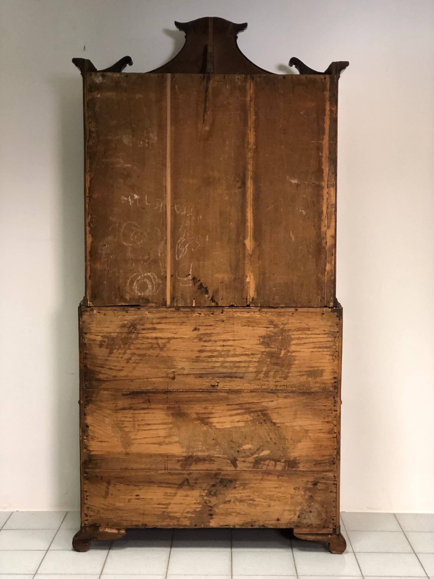 Trumeau moved on the front Lombardy Louis XV root. Early 18th century