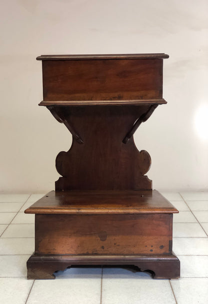 Walnut kneeler Emiliano Ferrarese. Louis XIV