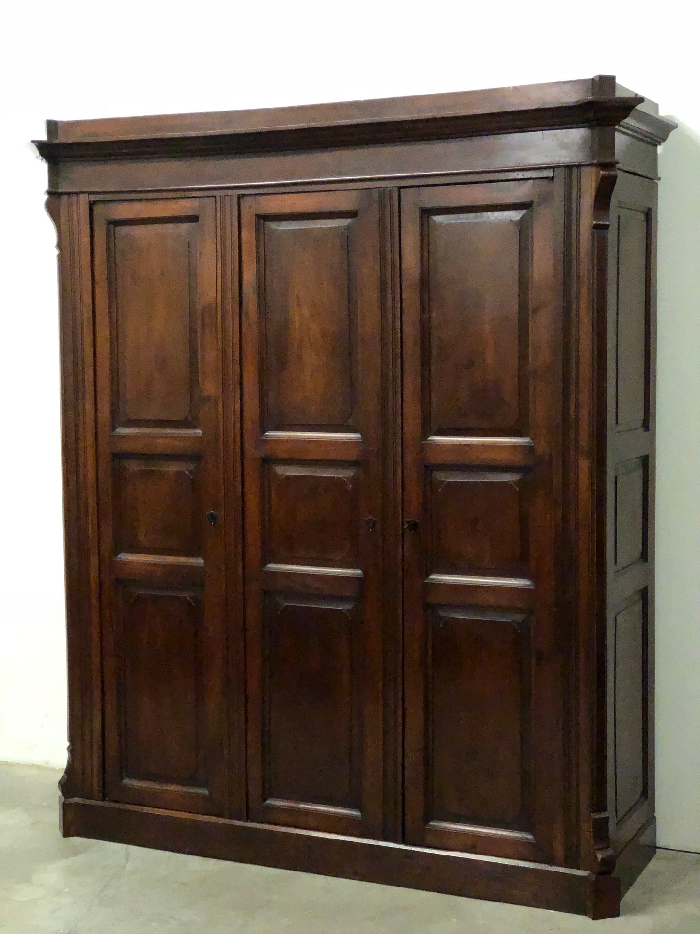 Lombard Carlo X wardrobe three doors walnut