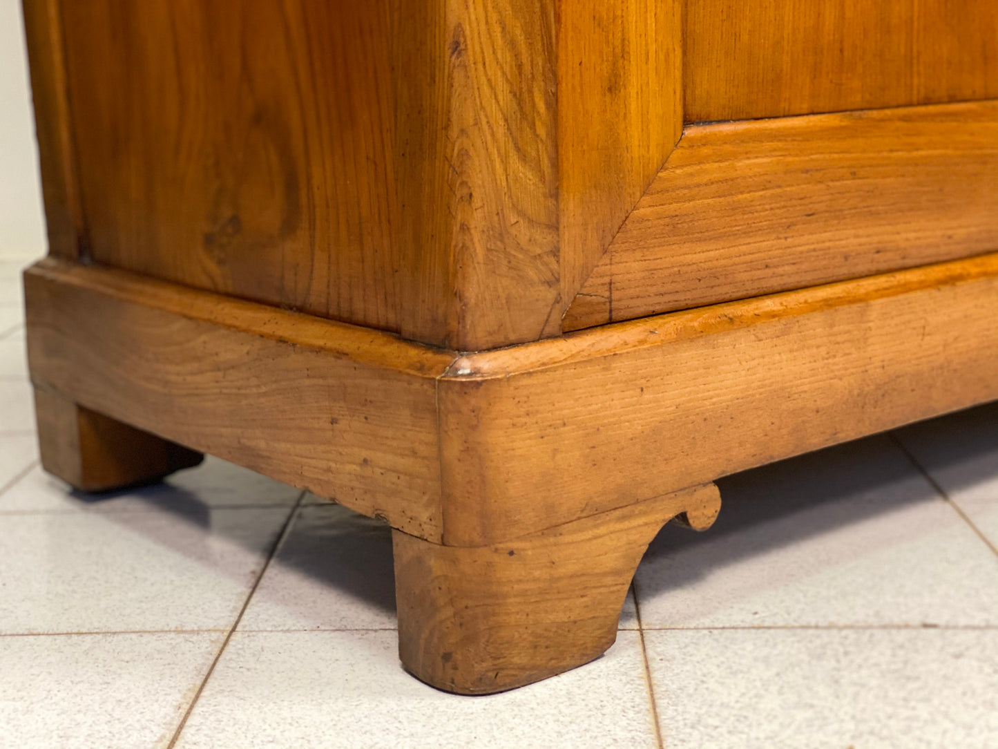 Credenza Carlo X in olmo . Emilia XIX secolo . L 196 cm