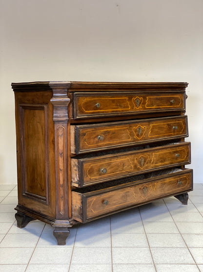Lombard walnut chest of drawers. Milan 17th century