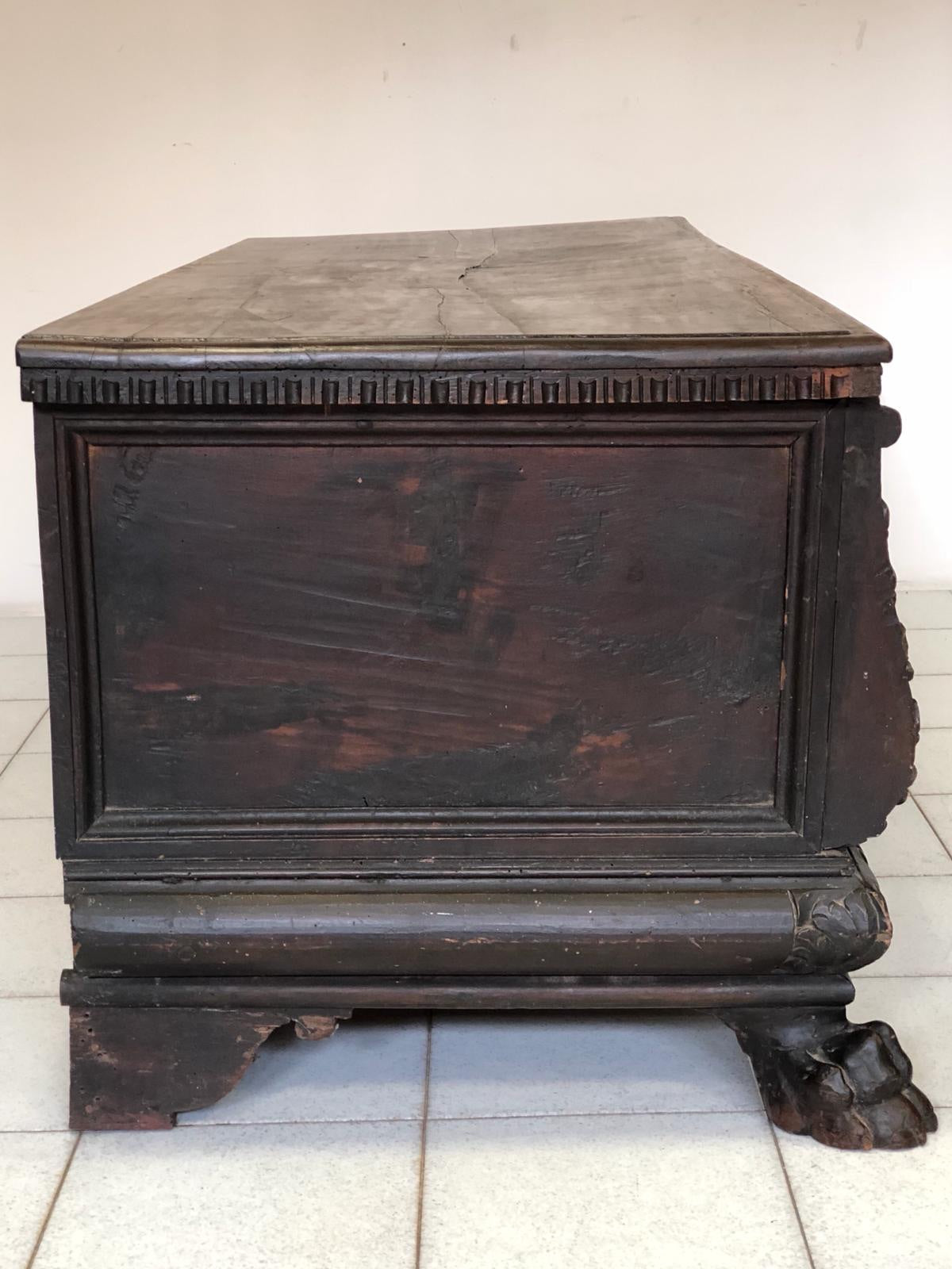 Lombard walnut chest