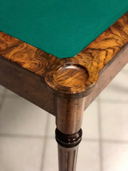 Tavolo da gioco radicato in noce XIX secolo
