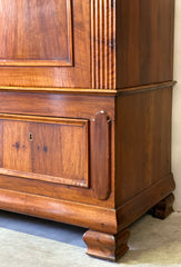 Armadio Lombardo Carlo X in noce tre porte XIX secolo