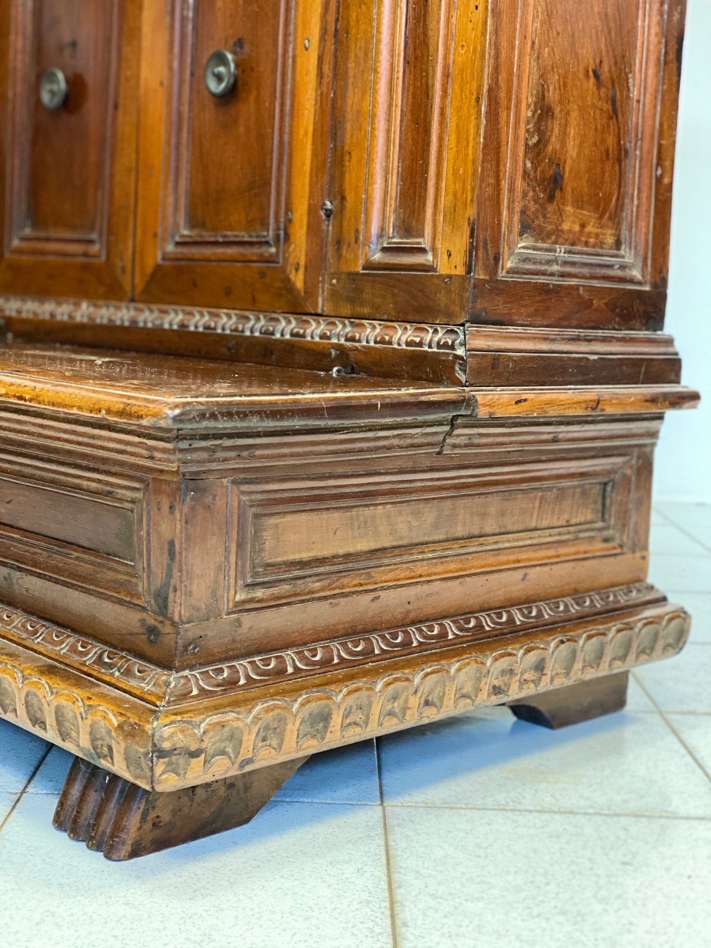 Inginocchiatoio mobiletto Luigi XIV di area Toscana . XVII secolo