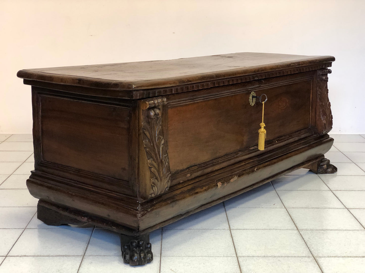 Lombard chest from Cremona. 17th century (rare dimensions)