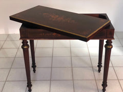 Tavolo lastronato intarsiato . XIX secolo
