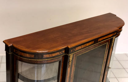 Servante intarsiata . Metà del XIX secolo