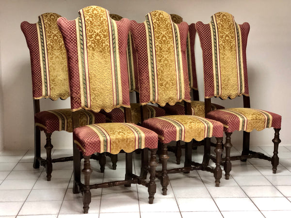 Gruppo di sei sedie a rocchetto in noce . Lombardia XVIII secolo